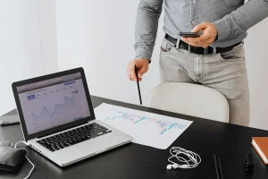 Taxa Selic sobe para 14,25%: Como isso pode impactar sua empresa? - Eiffel Contabilidade